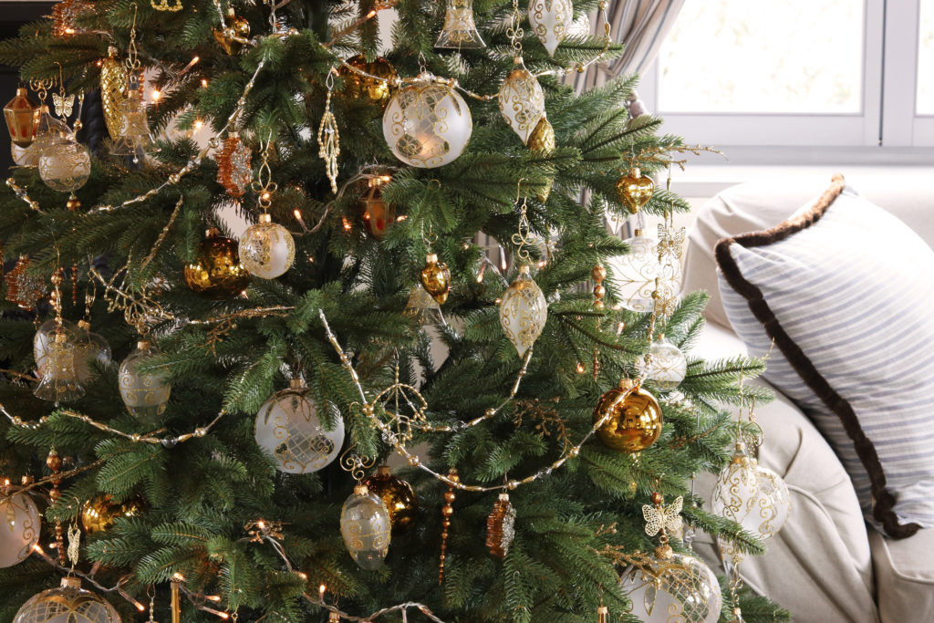 Vánoční ozdoby na stromečku. Ručně malované skleněné dekorace.